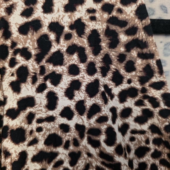 TORRID Leopard Print Tie-Front Top - Picture 3 of 10